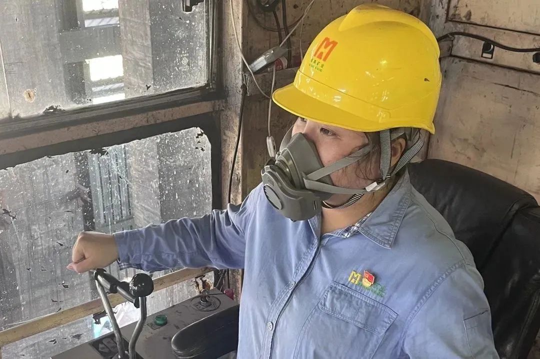 致敬“她”力量 海南礦業開展“國際婦女節”系列活動4_20240309154117.jpg