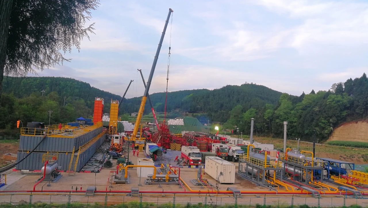 1714383895537013.jpg 洛克石油八角場(chǎng)氣田歷史最大規(guī)模壓裂作業(yè)順利完工1.jpg