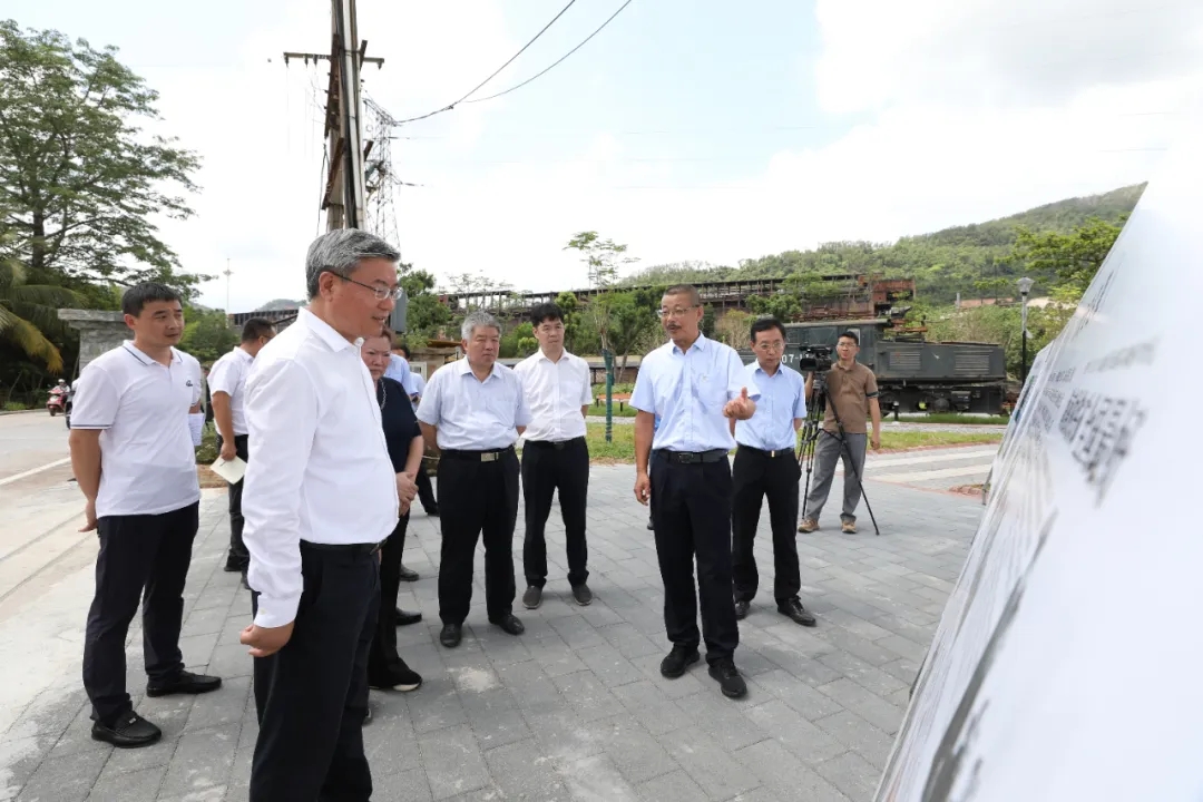 1715854988340836.jpg 海南省政協主席李榮燦到海南礦業調研2_副本.jpg