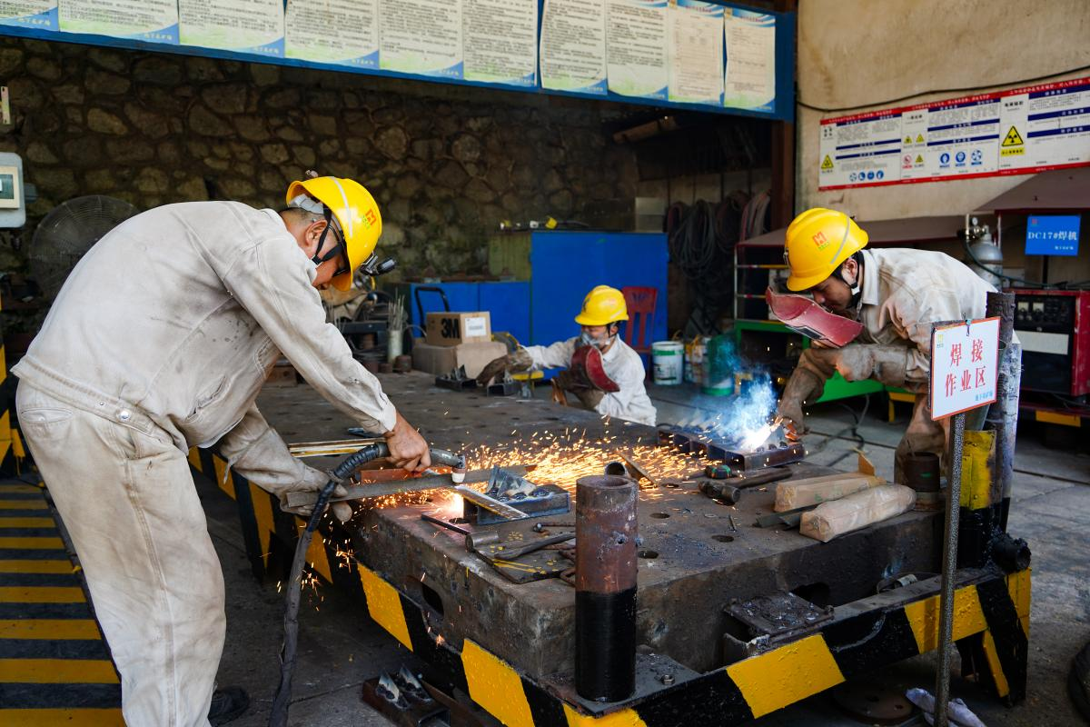 國慶節 | 愛崗敬業 海礦人用實干擔當向祖國告白