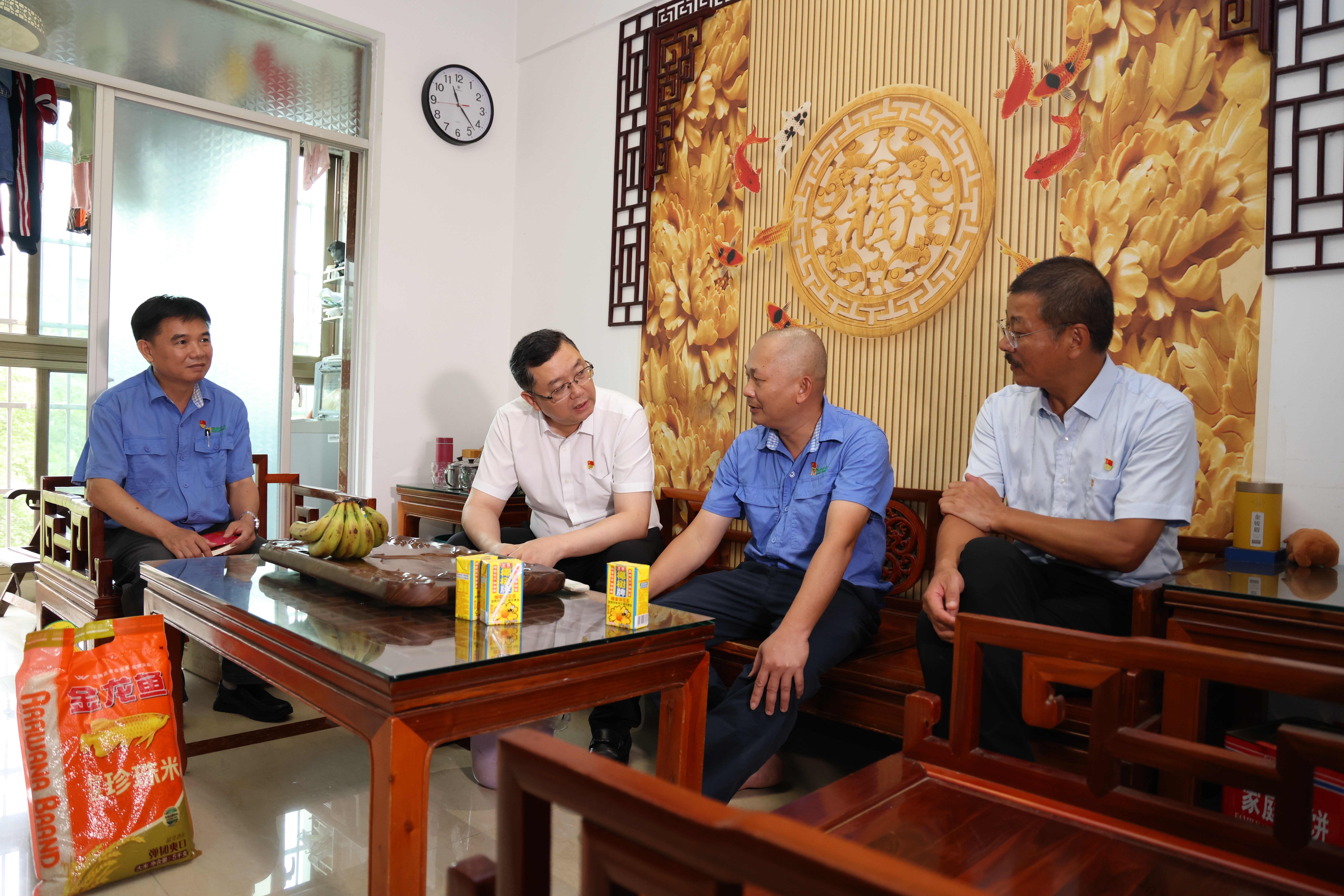 省國資委黨委書記、主任馬詠華走訪慰問海南礦業困難黨員